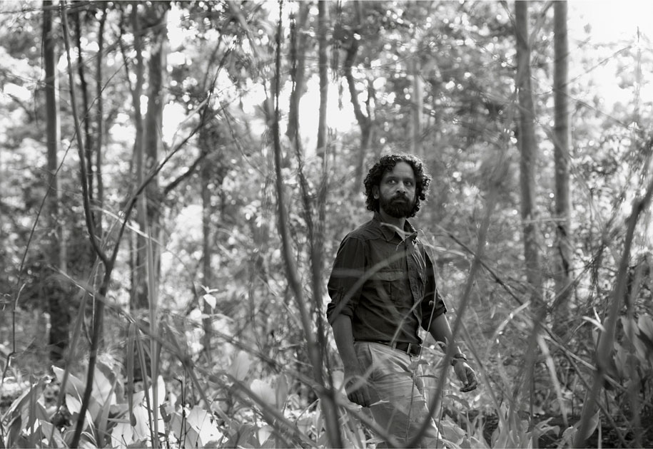 09_wwf.josephvattakaven.ogilvy&mather.tigerbiologist.blackandwhite.mudumalai.tigerreserve.india.jpg